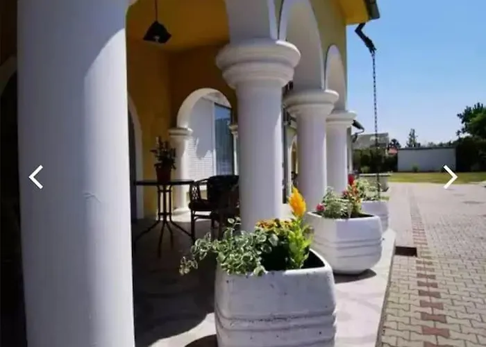 Miranda Villa *